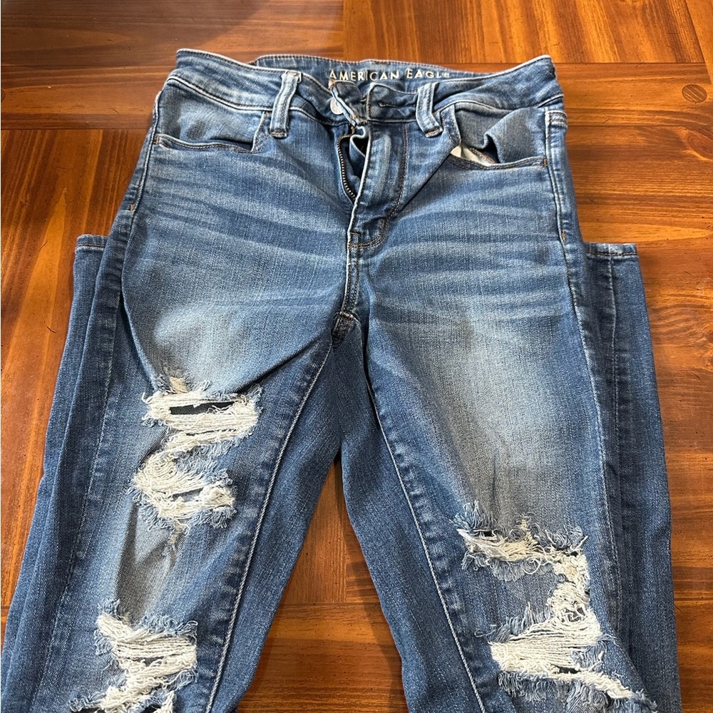 American Eagle Outfitters Women's Blue Distressed Jeans